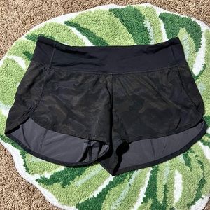 Lululemon Size 4 Speed Up Shorts Low Rise Black Camo